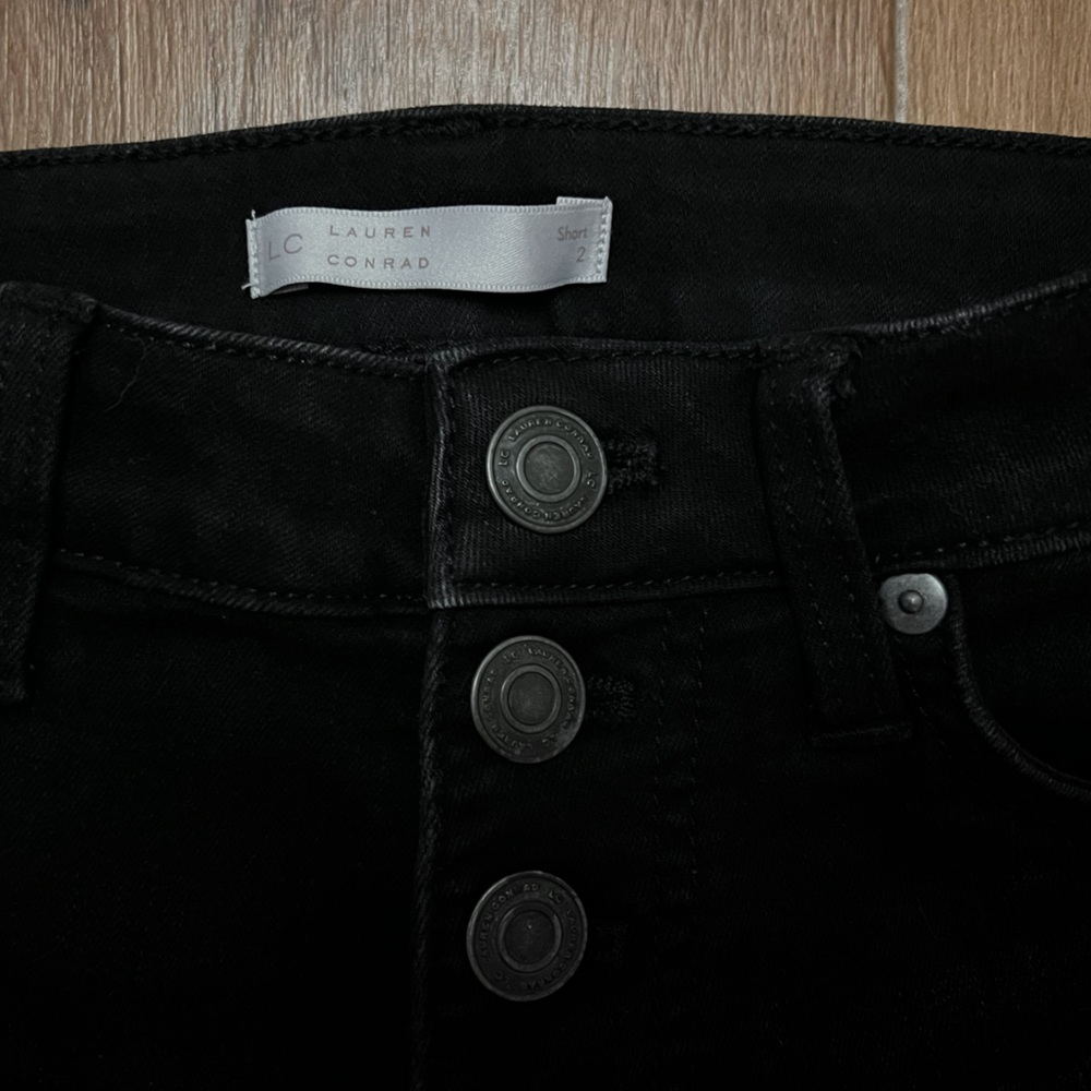 LC Lauren Conrad- Black shorts, size 2 short style